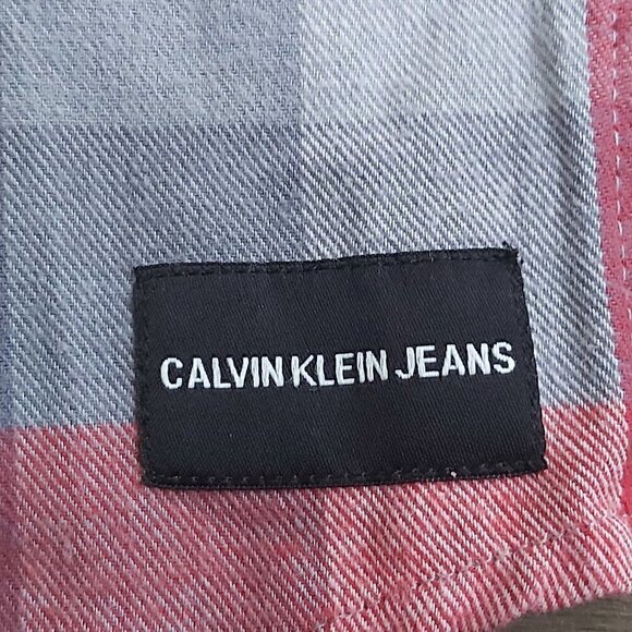 Calvin Klein Jeans Boys Size 8 (S) Red/White/Gray Plaid Button Down Shirt - Picture 4 of 10